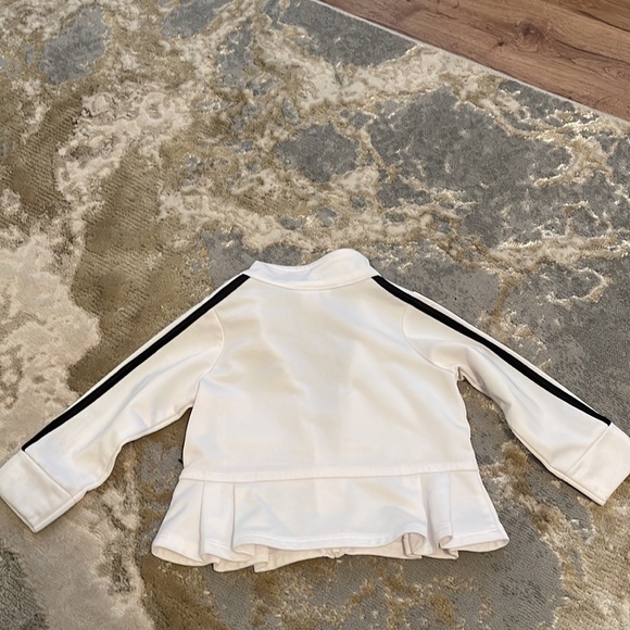 Adorable - Picture 3 of 4